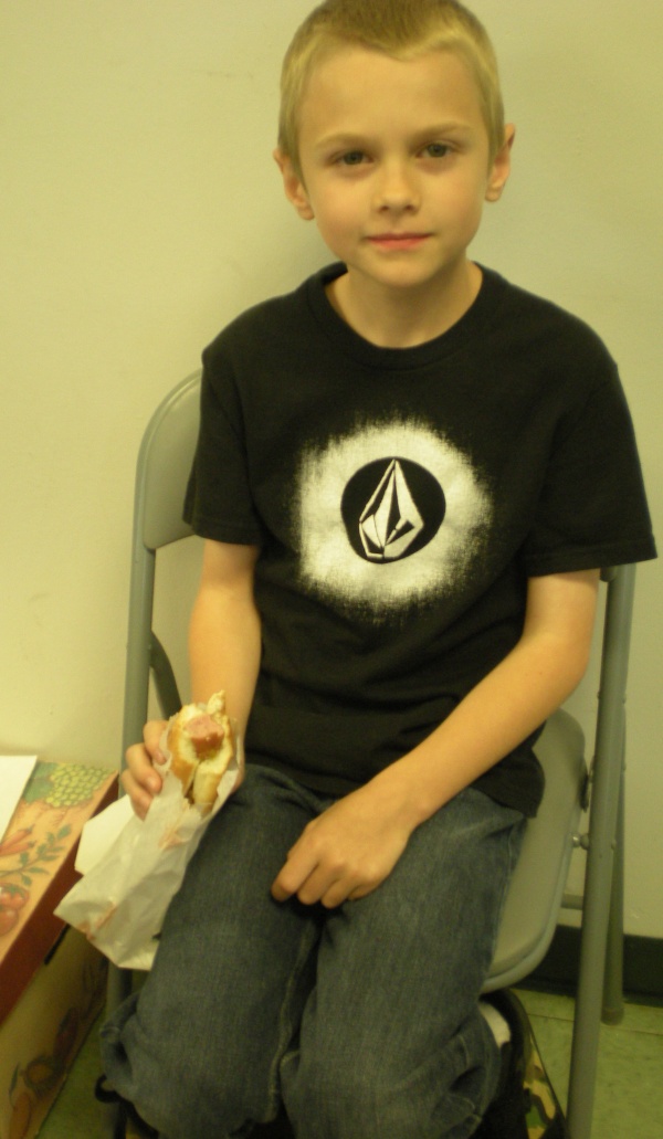 cute-kid-hotdog
