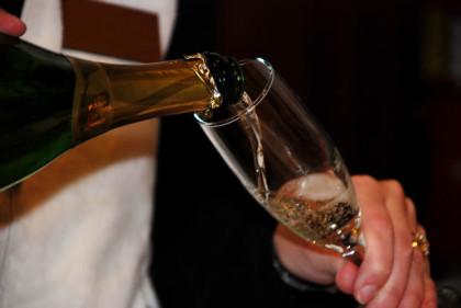 champagne pour
