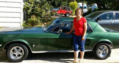 slim lisa by her cool car