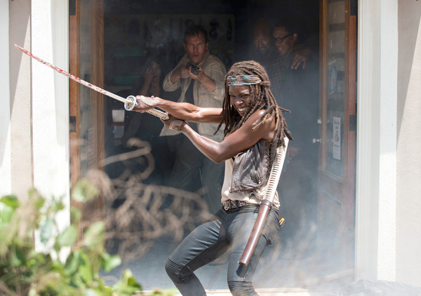 Michonne (Danai Guirira) is also handy with glass shards.