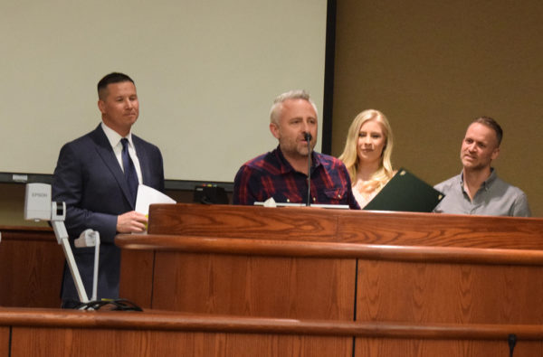 Mayor Brent Weaver, left, with Joel Taylor, Jenn Johnson and Brian Johnson of Bethel Music.
